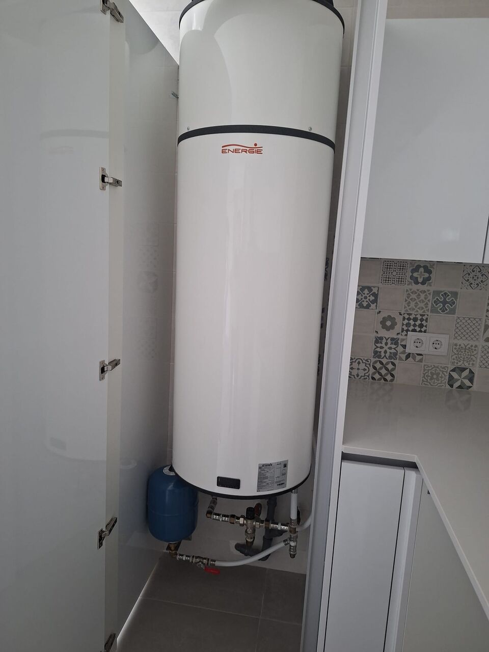 Bomba de calor Solius instalada em espaço técnico, Alcácer do Sal