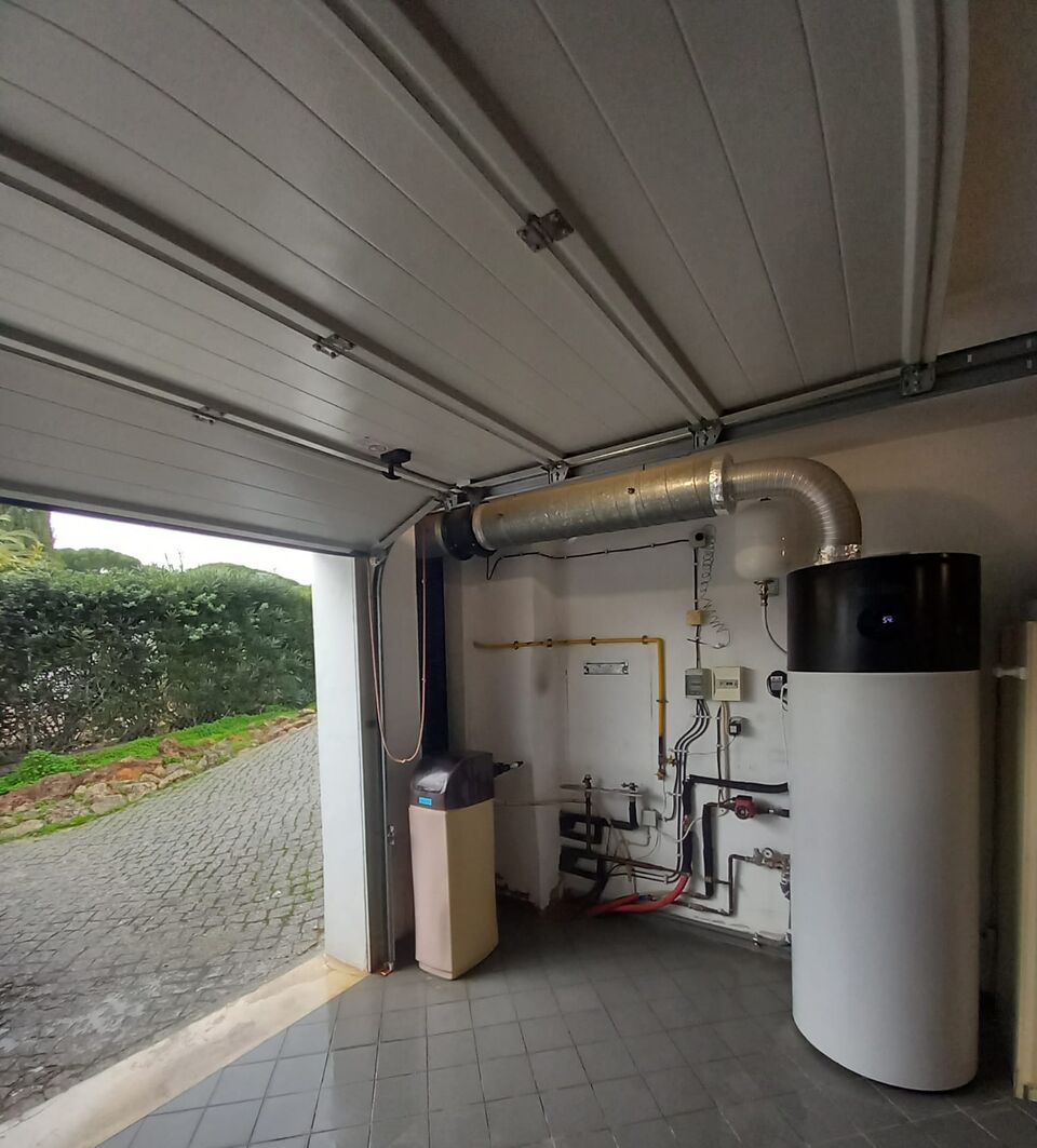 Substituição de caldeira a gás por bomba de calor em garagem, Alcácer do Sal