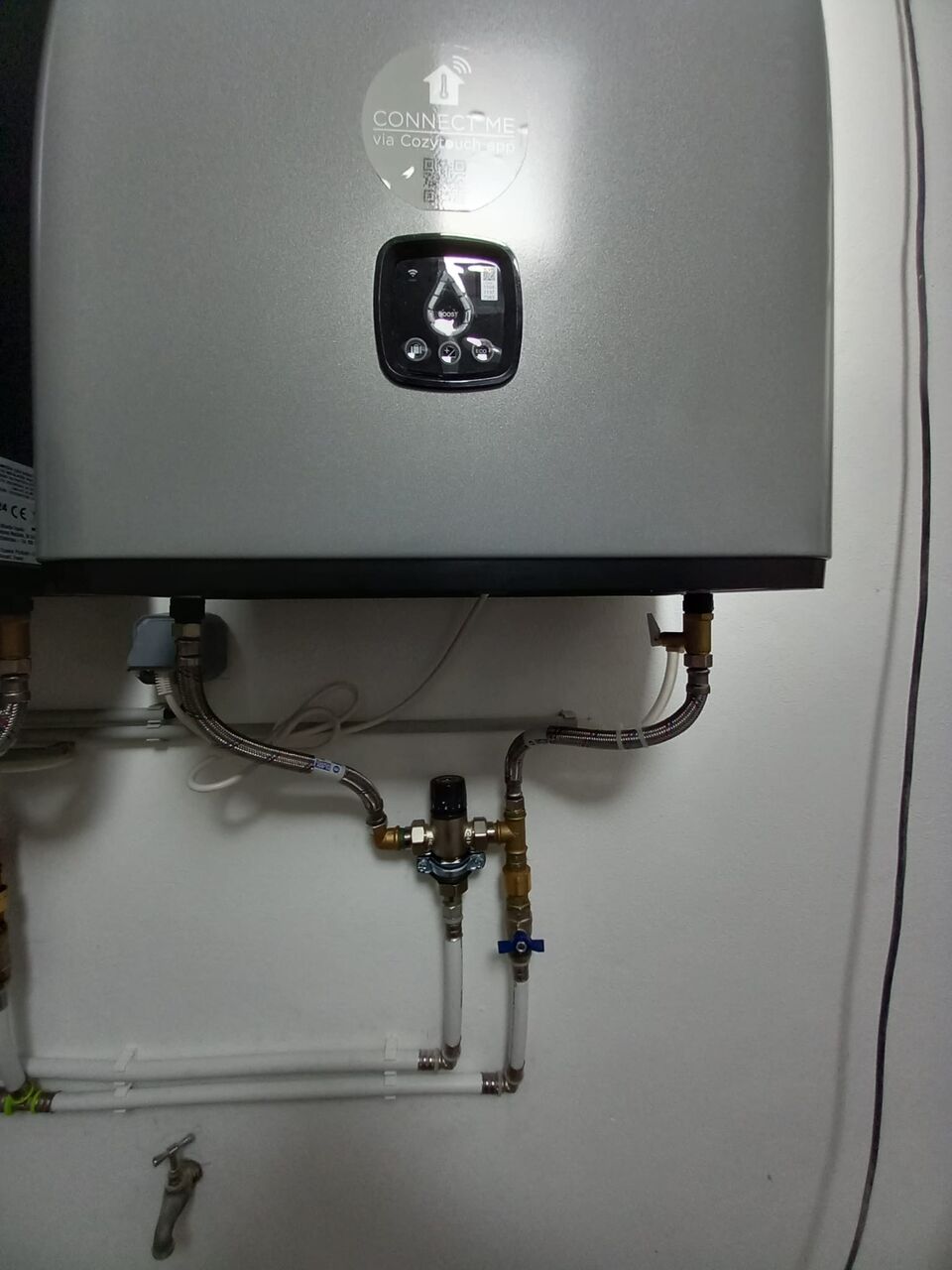 Termoacumulador Thermor instalado com ligações de canalização, alojamento local, Comporta, Alcácer do Sal